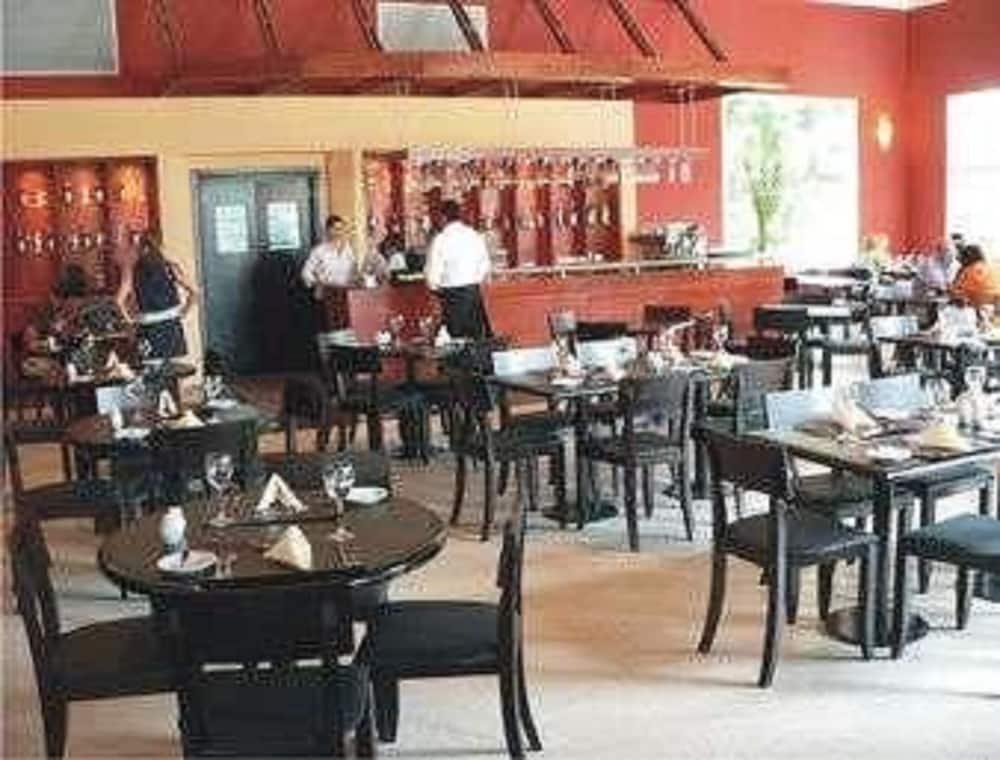Howard Johnson Pilar Resort Spa&Convention Center Restauracja zdjęcie