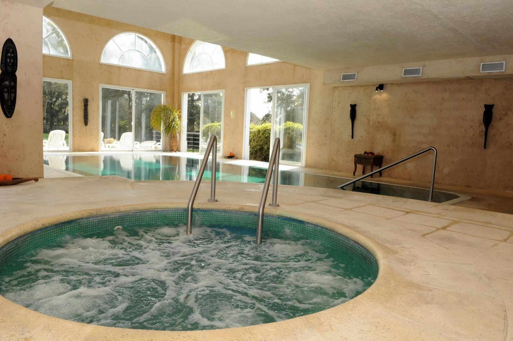 Howard Johnson Pilar Resort Spa&Convention Center Zewnętrze zdjęcie