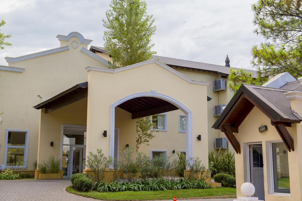 Howard Johnson Pilar Resort Spa&Convention Center Zewnętrze zdjęcie