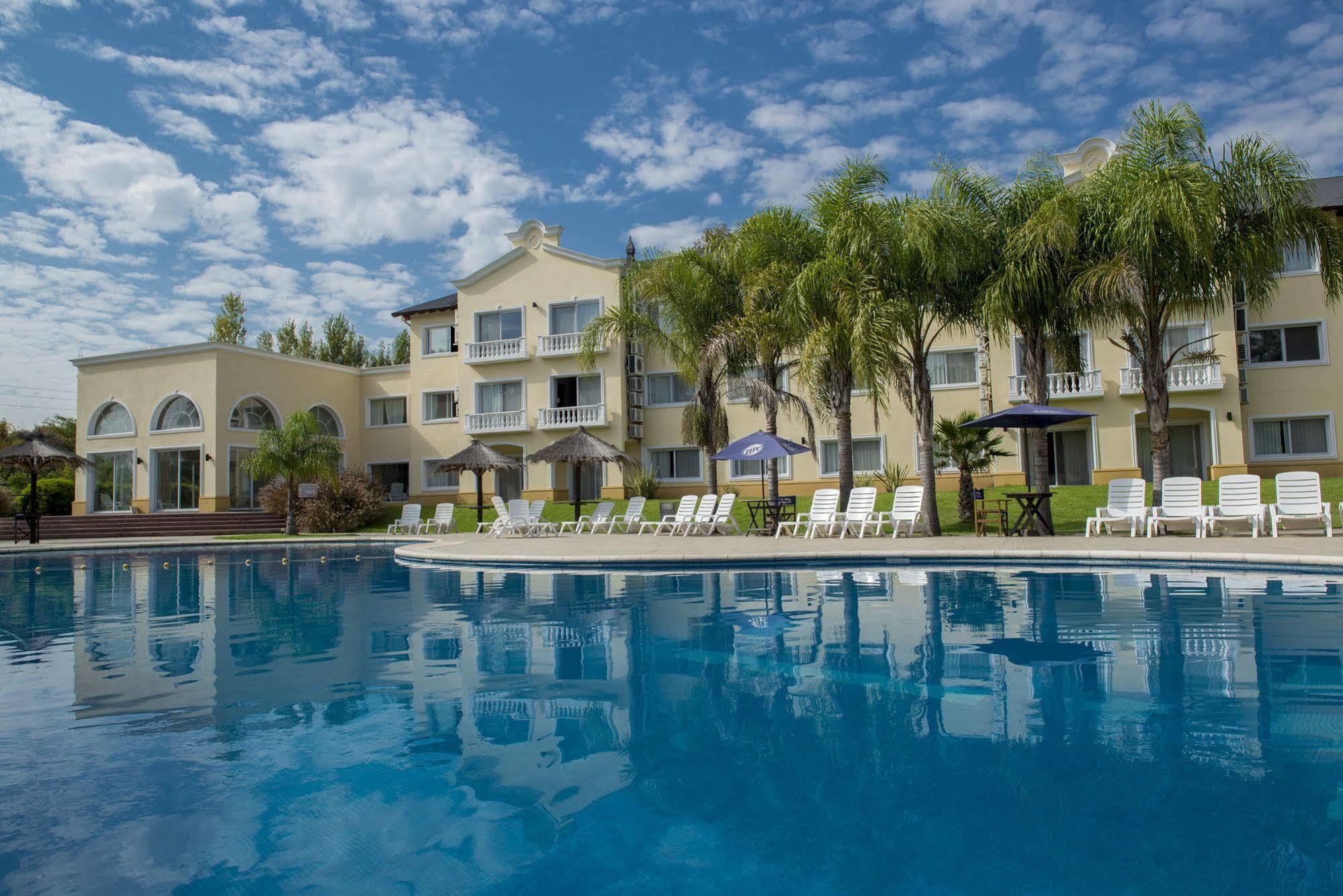 Howard Johnson Pilar Resort Spa&Convention Center Zewnętrze zdjęcie
