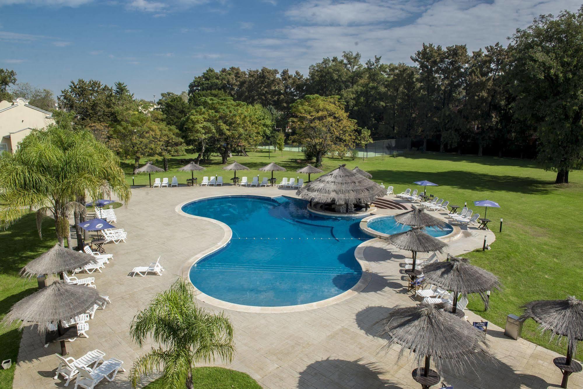 Howard Johnson Pilar Resort Spa&Convention Center Zewnętrze zdjęcie
