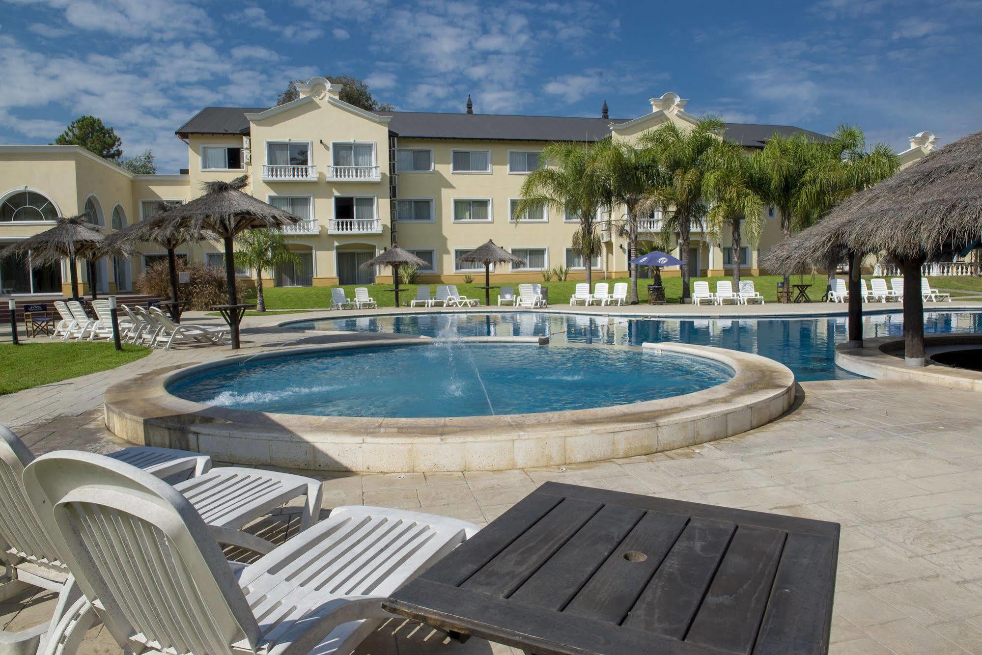 Howard Johnson Pilar Resort Spa&Convention Center Zewnętrze zdjęcie