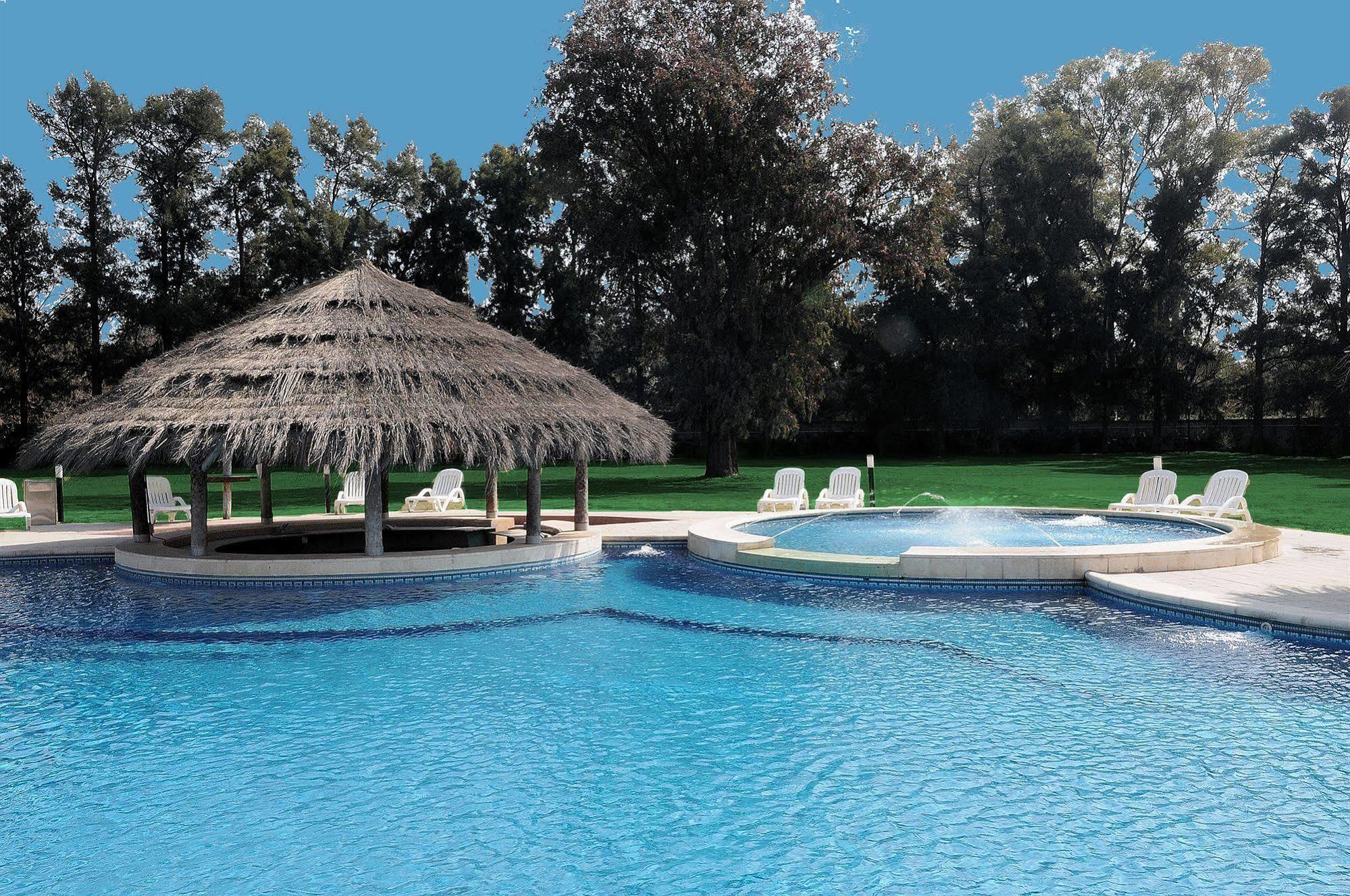 Howard Johnson Pilar Resort Spa&Convention Center Zewnętrze zdjęcie