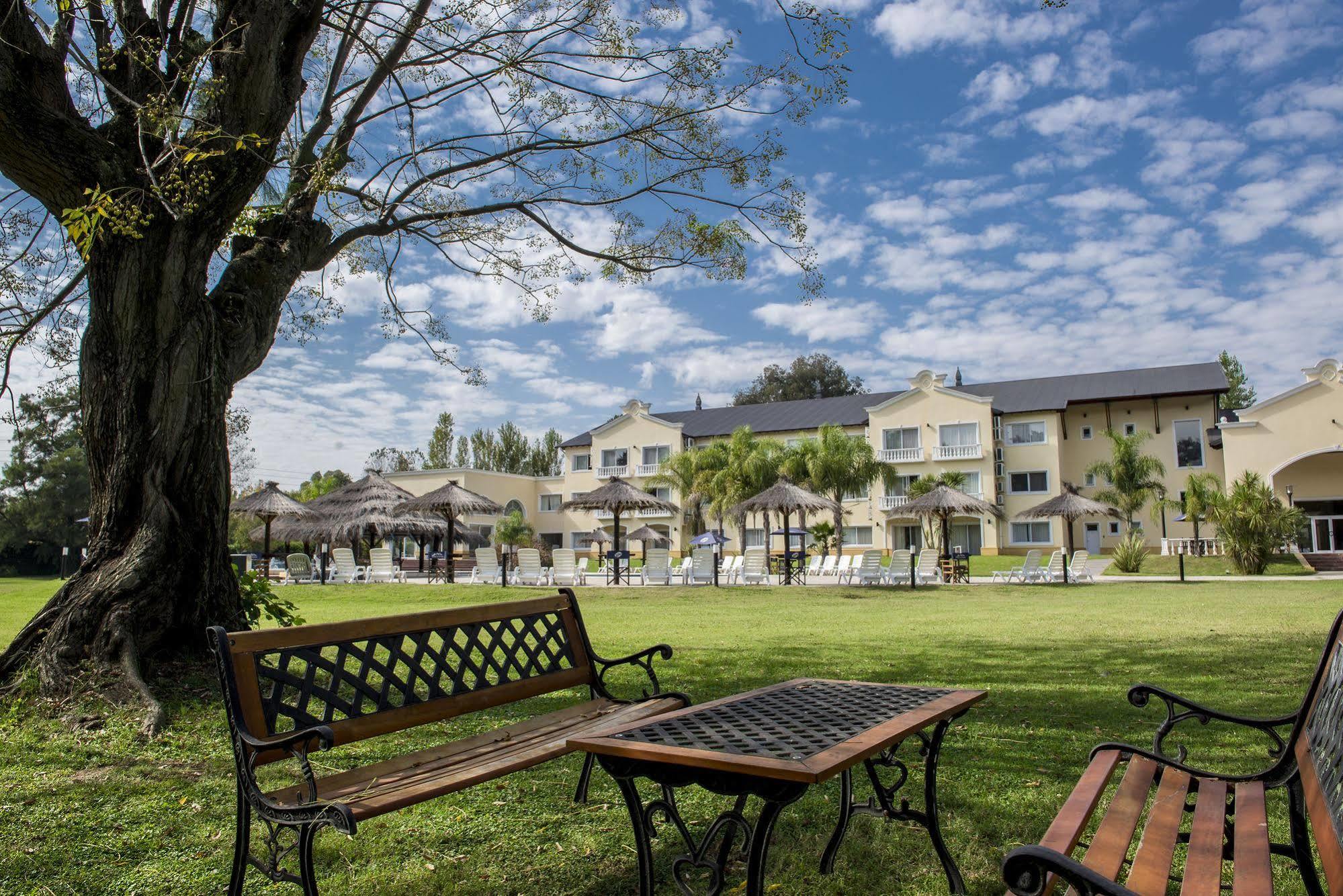 Howard Johnson Pilar Resort Spa&Convention Center Zewnętrze zdjęcie